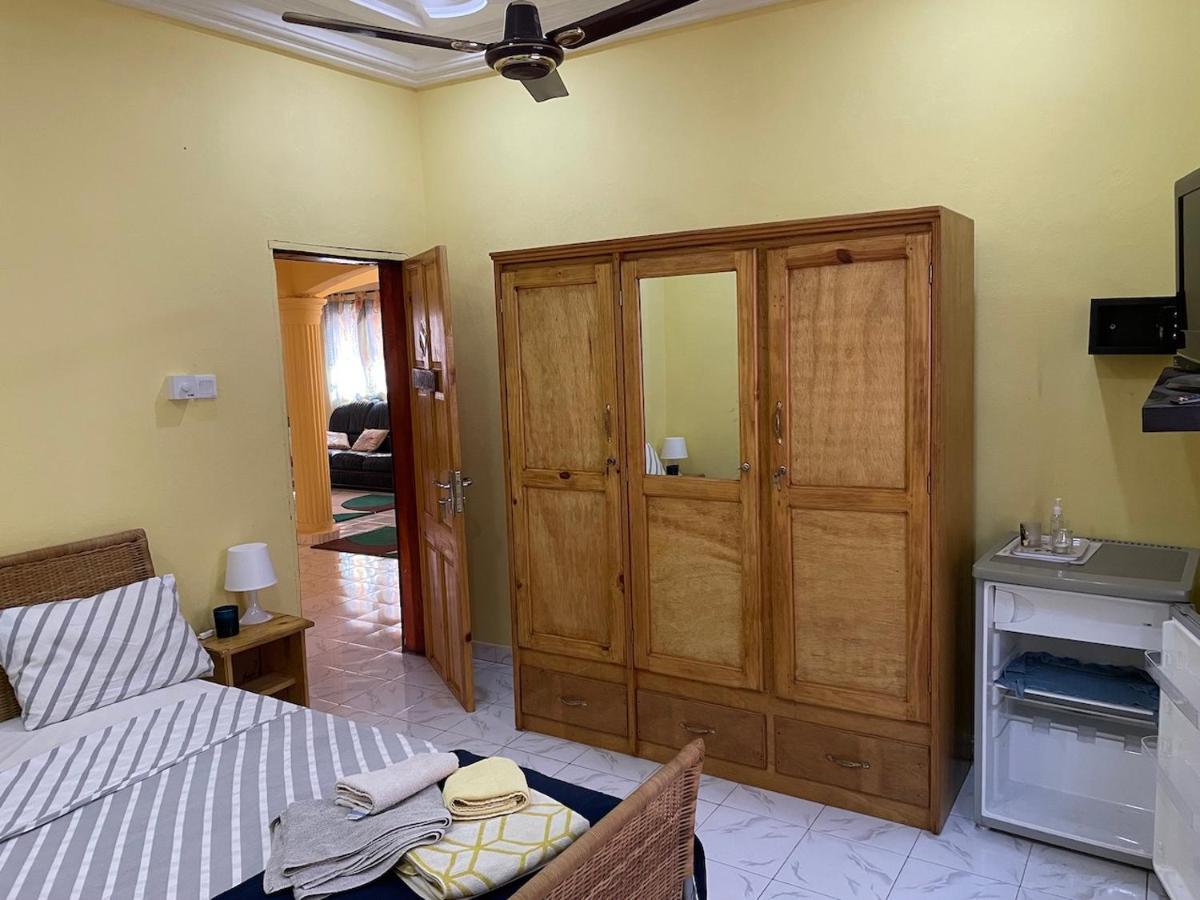 Bed and Breakfast The Compound Bijilo Экстерьер фото
