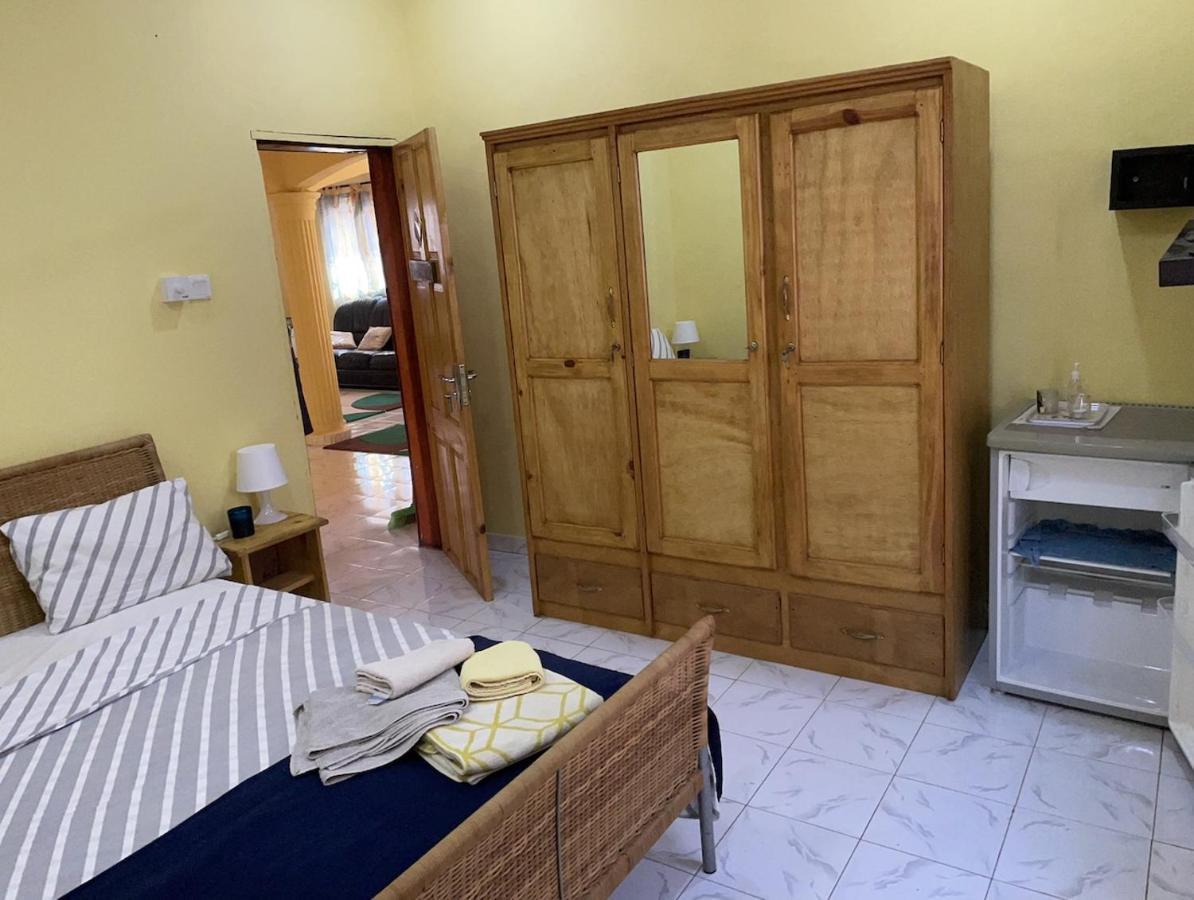 Bed and Breakfast The Compound Bijilo Экстерьер фото