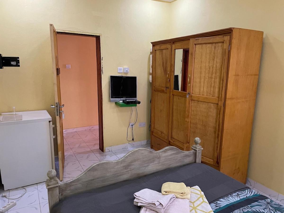 Bed and Breakfast The Compound Bijilo Экстерьер фото
